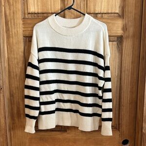 Women’s woolen crew pullover sweater M